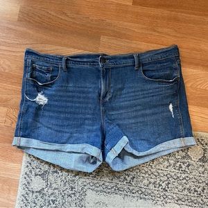 🔴 Old Navy Size 18 Boyfriend Shorts